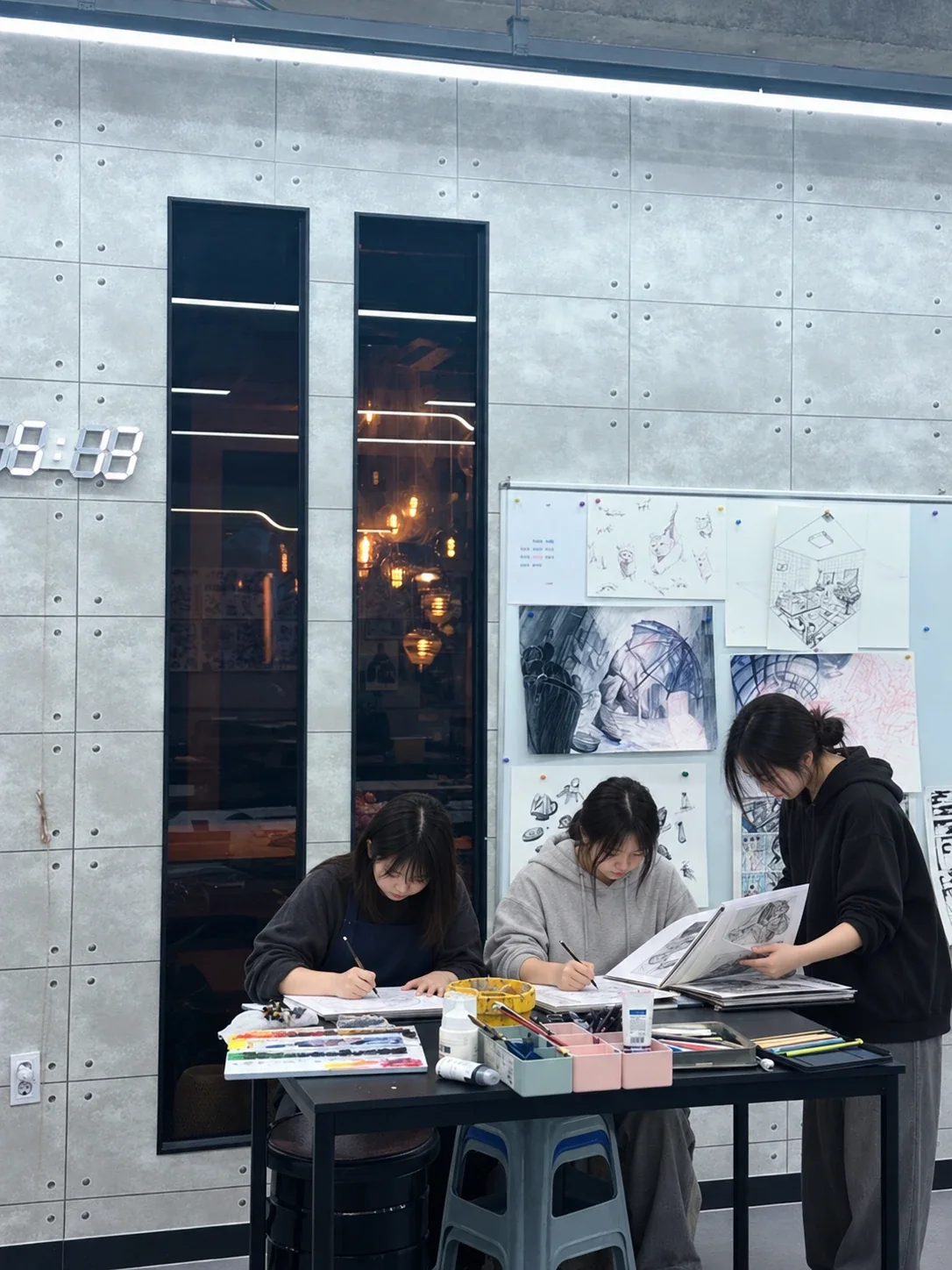 창원 애니관 · 작업과 탐색이 이어지는 공간